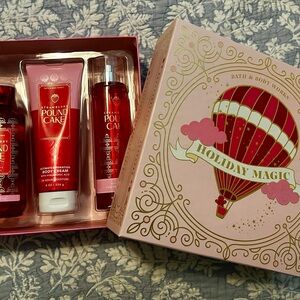 Bath & Body Works Strawberry Pound Cake Holiday Magic Set